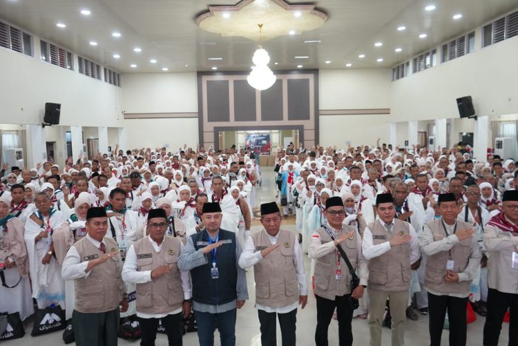 Lepas 443 Jamaah Calon Haji Kloter BTH 21, Wagub Sani: Jaga Kesabaran dan Keikhlasan