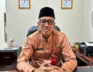 Anggota DPRD Tanjab Barat Tumirin Dampingi Syarif Fasha Berikan Bantuan Kebakaran di Teluk Nilau