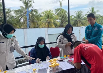 Jumat Berkah di Samsat Kota Jambi, Bagikan Makanan Gratis untuk Wajib Pajak