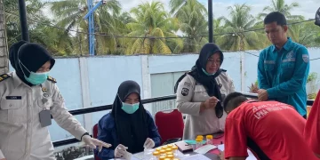 Jumat Berkah di Samsat Kota Jambi, Bagikan Makanan Gratis untuk Wajib Pajak