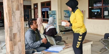 Jumat Berkah di Samsat Kota Jambi, Bagikan Makanan Gratis untuk Wajib Pajak
