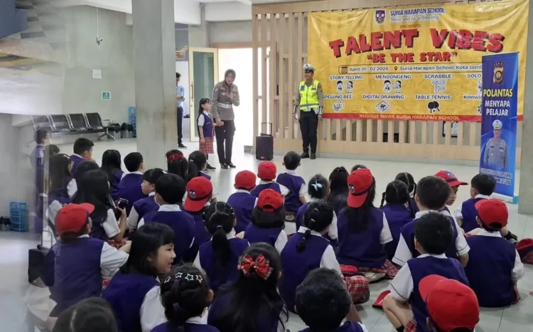 Polantas Sambangi Suria Harapan School, Tanamkan Disiplin Lalu Lintas Sejak Dini