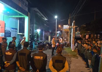 Bersama Forum RT Kelurahan Tanjung Pinang, Kapolsek Jambi Timur Pimpin Apel Patroli Antisipasi Gangguan Kamtibmas