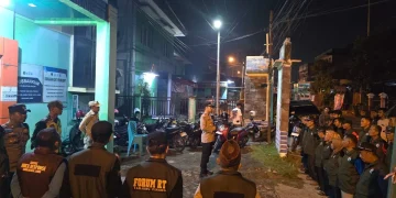 Bersama Forum RT Kelurahan Tanjung Pinang, Kapolsek Jambi Timur Pimpin Apel Patroli Antisipasi Gangguan Kamtibmas