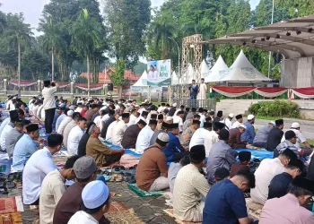 Ribuan Warga Padati Lapangan Kantor Walikota Jambi Ikuti Sholat Idul Adha 1447 H