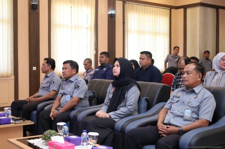 Kakanwil Kemenkum Jambi Teken Addendum Bantuan Hukum Tahun 2026 Bersama OBH Terakreditasi