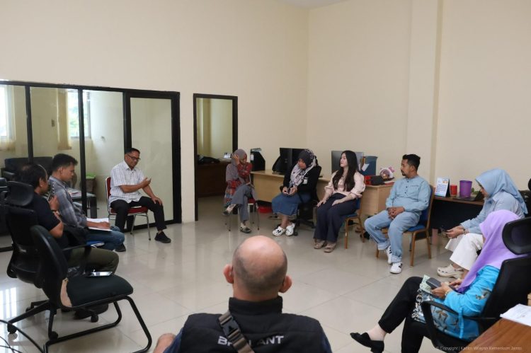Jelang Penandatanganan PKS dan Penyerahan Sertifikat KI, Kadiv Yankum Kanwil Kemenkum Jambi Pimpin Rapat Internal