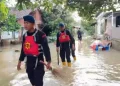 Brimob Turun Tangan di Tengah Banjir Jaluko, Warga Pematang Gajah Rasakan Kehadiran Negara