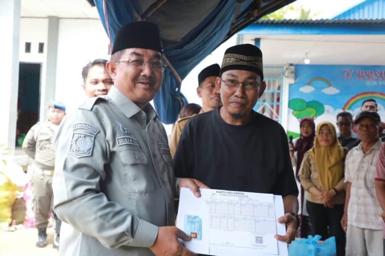 Bupati Anwar Sadat Salurkan Bantuan untuk Korban Kebakaran Teluk Nilau