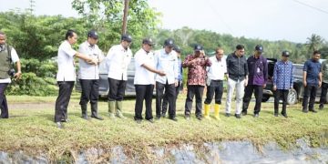 Bupati Muaro Jambi, Dr. Bambang Bayu Suseno.SP. MM.MSI.melakukan kunjungan kerja ke Kantor Balai Perikanan Budidaya Air Tawar