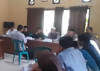 Bhabinkamtibmas Polsek Jaluko Mediasi Sengketa Tanah Warga Di Desa Senaung