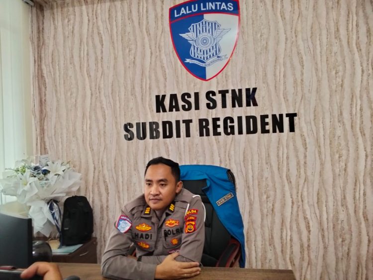Kepala Seksi STNK Subditregident Ditlantas Polda Jambi AKP Hadi Siswanto SIK MH,ia menghimbau wajib pajak tidak mempercayai jasa calo dalam pengurusan pajak
