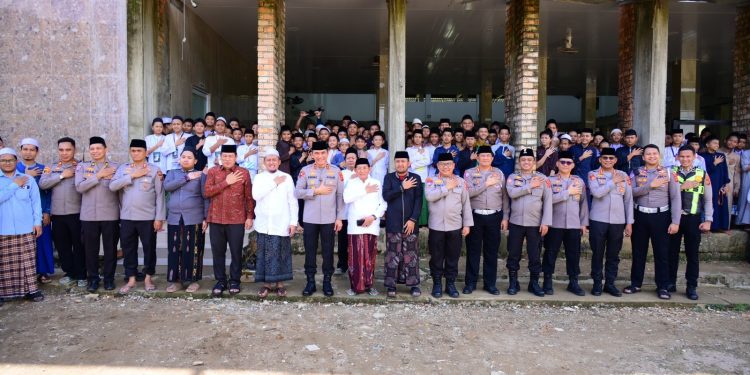Kapolres Muaro Jambi AKBP Heri Supriawan SIK MH Dampingi Kapolda Jambi dalam Kunjungan Silaturahmi ke Pondok Pesantren Darul Arifin