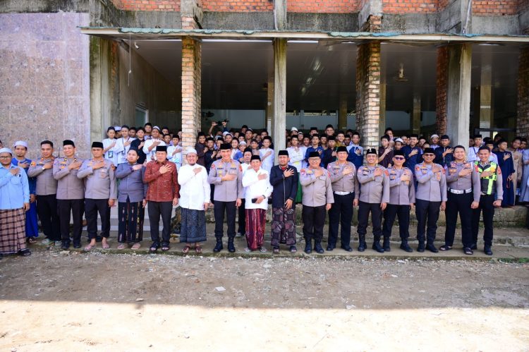 Kapolres Muaro Jambi AKBP Heri Supriawan SIK MH Dampingi Kapolda Jambi dalam Kunjungan Silaturahmi ke Pondok Pesantren Darul Arifin
