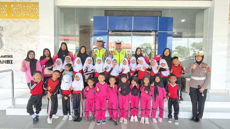 Polisi Sahabat Anak, Ditlantas Polda Jambi Tanamkan Tertib Lalu Lintas Sejak Dini
