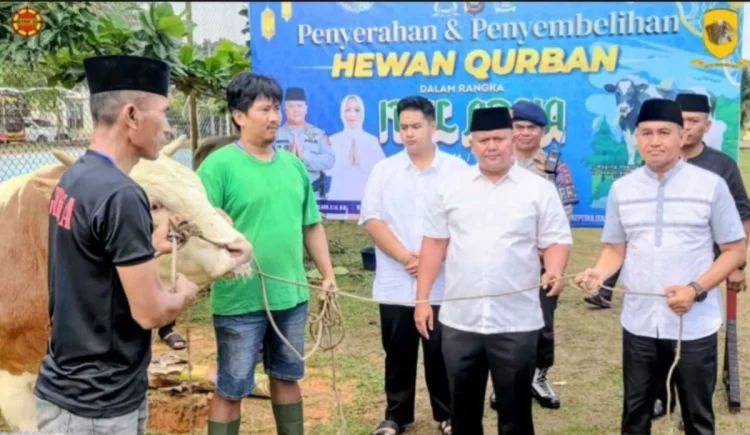 Satbrimob Polda Jambi Tebar kepedulian, 1.909 Warga Terima Daging Idul Adha 1447 H