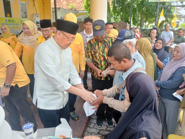 DPD Golkar Provinsi Jambi Melaksanakan Penyembelihan 14 Ekor Hewan Kurban yang Terdiri Dari 10 Ekor Sapi dan 4 Ekor Kambing