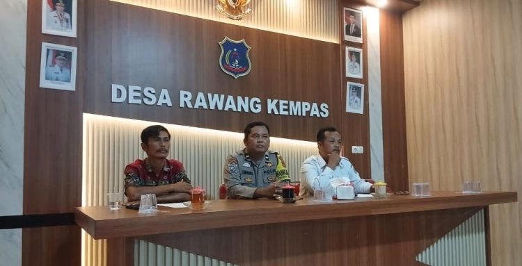 Bhabinkamtibmas Polsek Tungkal Ulu Mediasi Permohonan Pembangunan Jembatan di Rawang Kempas, Tercipta Kesepakatan Awal