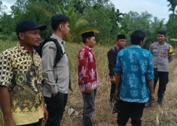 Bhabinkamtibmas Polsek Betara Laksanakan Patroli dan Sosialisasi Antisipasi Karhutla di Tanjung Pasir