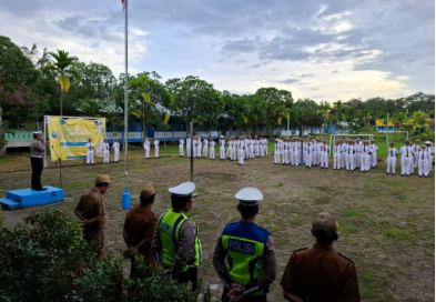 Kasat Lantas Polres Tanjabbar Pimpin Upacara di SMKN 2 Tanjabbar, Edukasi Pentingnya Tertib Berlalu Lintas bagi Pelajar