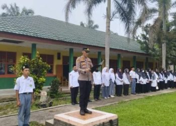 Kapolsek Bathin VIII Jadi Pembina Upacara di MAN 2 Sarolangun, Tekankan Bahaya Bullying dan Narkoba