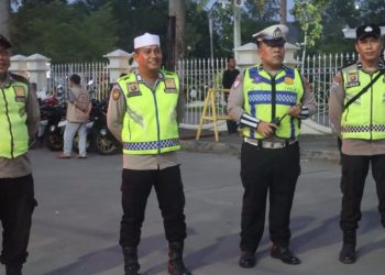 Polres Tanjab Barat Kawal Pemberangkatan 106 Calon Jemaah Haji Kloter 24 ke Asrama Haji Jambi