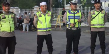 Polres Tanjab Barat Kawal Pemberangkatan 106 Calon Jemaah Haji Kloter 24 ke Asrama Haji Jambi