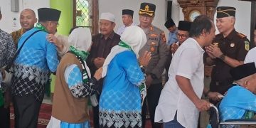 Polres Bungo Kawal Ketat Pemberangkatan 189 Jamaah Calon Haji Kloter 25 ke Asrama Haji Jambi