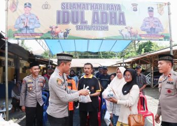 Polres Merangin Salurkan Ratusan Paket Daging Qurban untuk Masyarakat Hingga Pelosok Desa