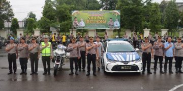 Polres Tebo Gencarkan Sosialisasi Layanan 110 Lewat Pemasangan Stiker di Kendaraan Dinas