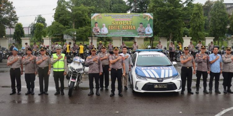 Polres Tebo Gencarkan Sosialisasi Layanan 110 Lewat Pemasangan Stiker di Kendaraan Dinas