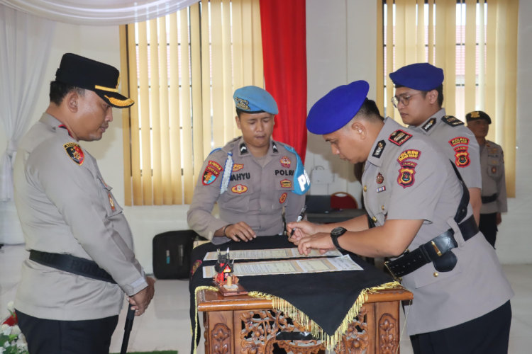 Rotasi Jabatan di Polres Tanjab Barat, Kapolres Pimpin Sertijab Kasat Polairud dan Pelantikan Kapolsek Pengabuan