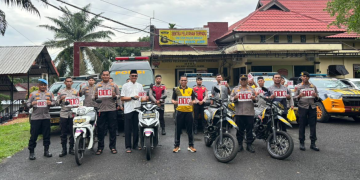 Tingkatkan Pelayanan Publik, Polres Muaro Jambi Gelar Pemasangan Serentak Stiker Layanan 110 pada Kendaraan Dinas dan Operasional
