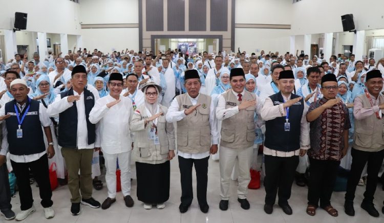 Pesan Wagub Sani Saat Lepas 444 JCH BTH 20, Sempurnakan Rukun Haji, Doakan Jambi dari Tanah Suci