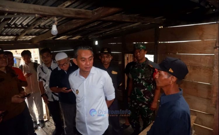 Wabup Muaro Jambi Tinjau Korban Kebakaran di Desa Bakung