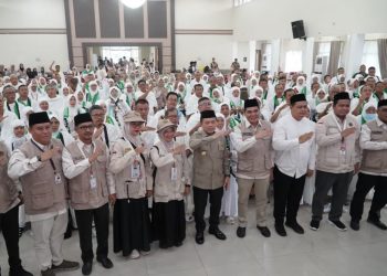 Gubernur Al Haris Lepas Jamaah Calon Haji Kloter Terakhir BTH 25