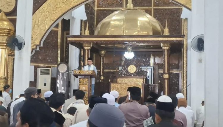 Gelar Sholat Ied di Masjid Agung Al-Falah, Gubernur Al Haris: Idul Adha Momentum Menumbuhkan Semangat Pengorbanan dan Kasih Sayang