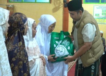Subling di Pulau Kemang, Bupati M. Syukur Salurkan Santunan dan Tinjau Kondisi Jalan