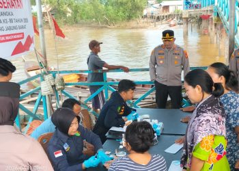 Polres Tanjab Barat Berikan Layanan Kesehatan Gratis ke 197 Masyarakat Pesisir
