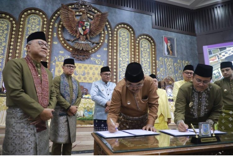 Bupati Tanjab Barat Hadiri Rapat Paripurna Hari Jadi ke-80 Kota Jambi, Teken MOU Kerjasama Antardaerah