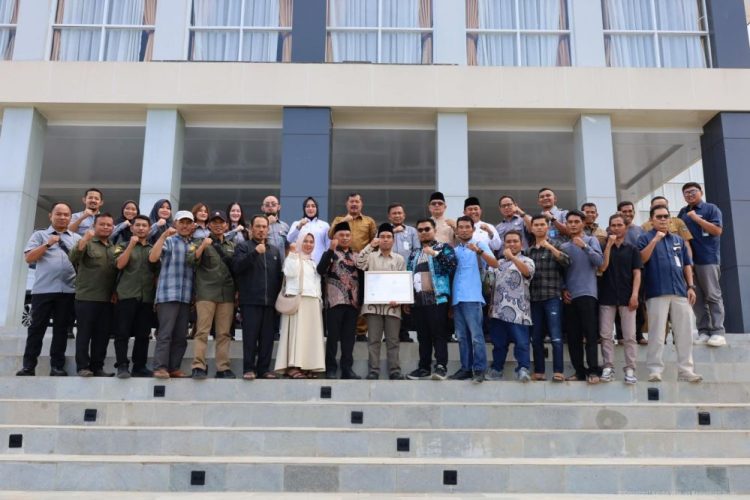 Kanwil Kemenkum Jambi Serahkan Sertifikat Indikasi Geografis Beras Payo Kerinci