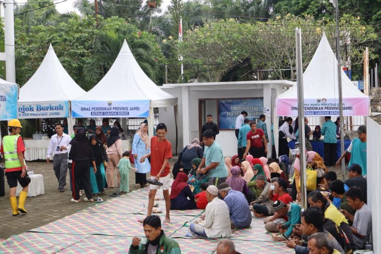 Disdik Provinsi Jambi Ikut Berbagi Sarapan Gratis Rabu Berkah