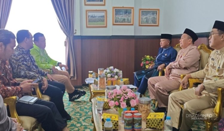 Disdik Provinsi Jambi Ikut Berbagi Sarapan Gratis Rabu Berkah