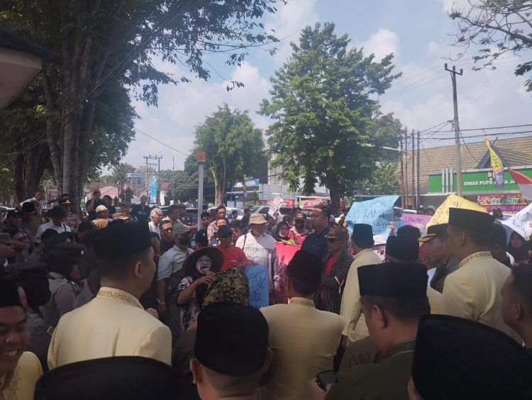Bupati Tanjab Barat Hadiri Rapat Paripurna Hari Jadi ke-80 Kota Jambi, Teken MOU Kerjasama Antardaerah