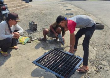 Cegah Penyumbatan, Dinas PUPR Pasang Besi Teralis