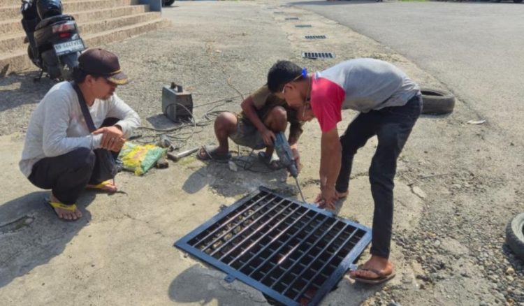 Cegah Penyumbatan, Dinas PUPR Pasang Besi Teralis