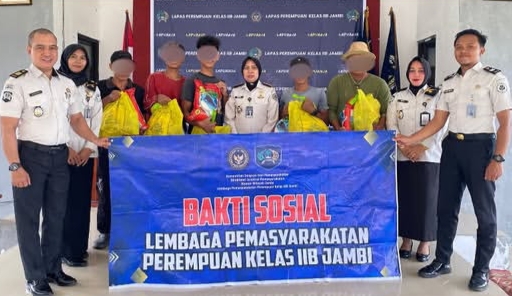Lapas Perempuan Kelas IIB Jambi Salurkan Bantuan Sosial kepada Warga Sekitar