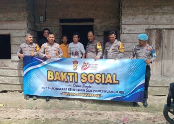 Sambut Hari Bhayangkara Ke-80, Polsek Mestong Salurkan Bantuan Sembako Untuk Warga Desa Ibru