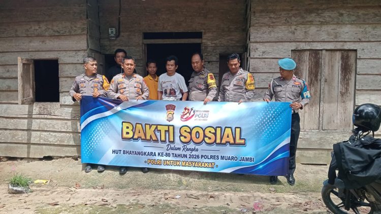 Sambut Hari Bhayangkara Ke-80, Polsek Mestong Salurkan Bantuan Sembako Untuk Warga Desa Ibru