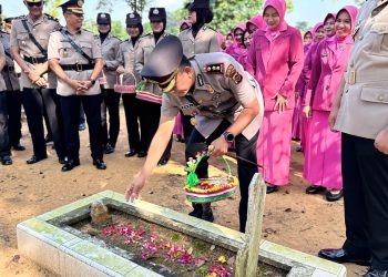Polres Muaro Jambi Gelar Upacara Ziarah Rombongan di TMP Kusuma Bhakti Sambut Hari Bhayangkara ke-80